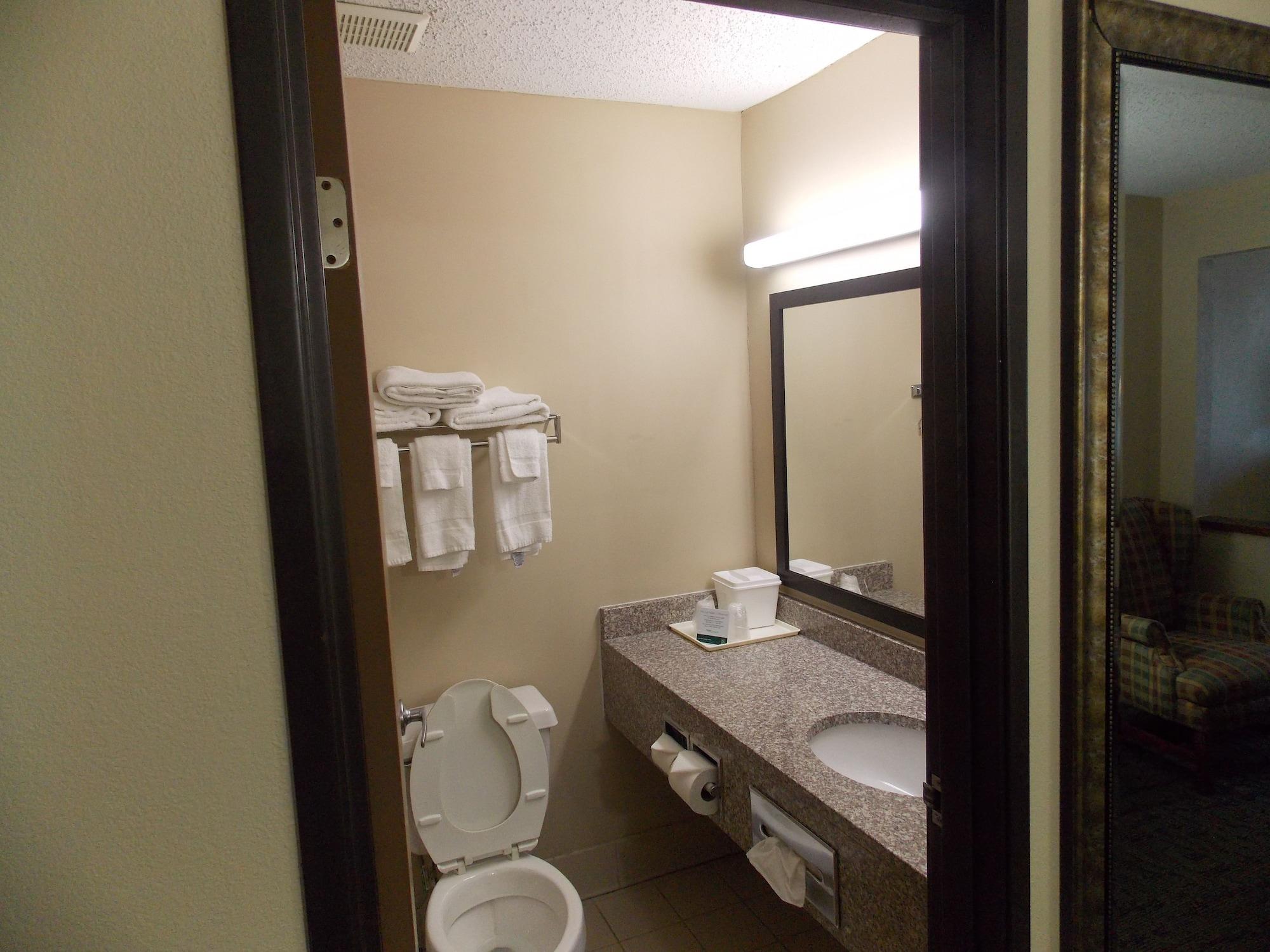 Quality Inn & Suites Champaign Exterior photo