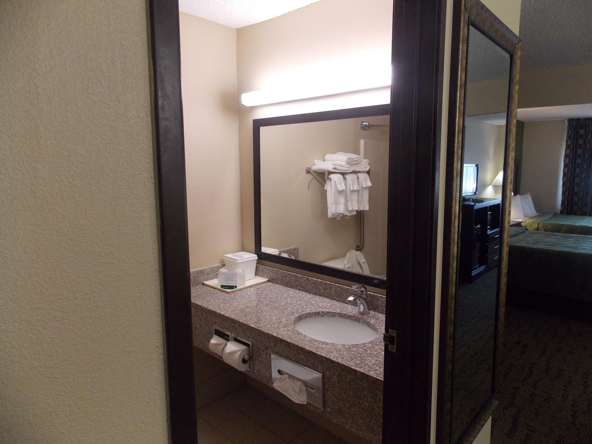 Quality Inn & Suites Champaign Exterior photo