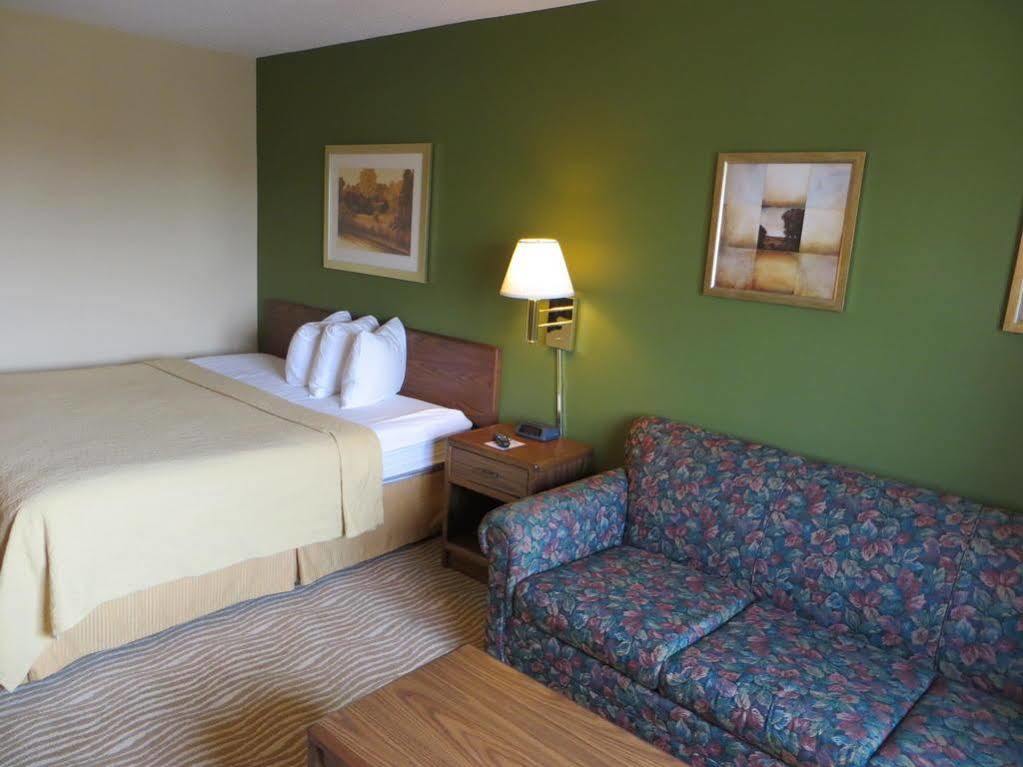 Quality Inn & Suites Champaign Exterior photo